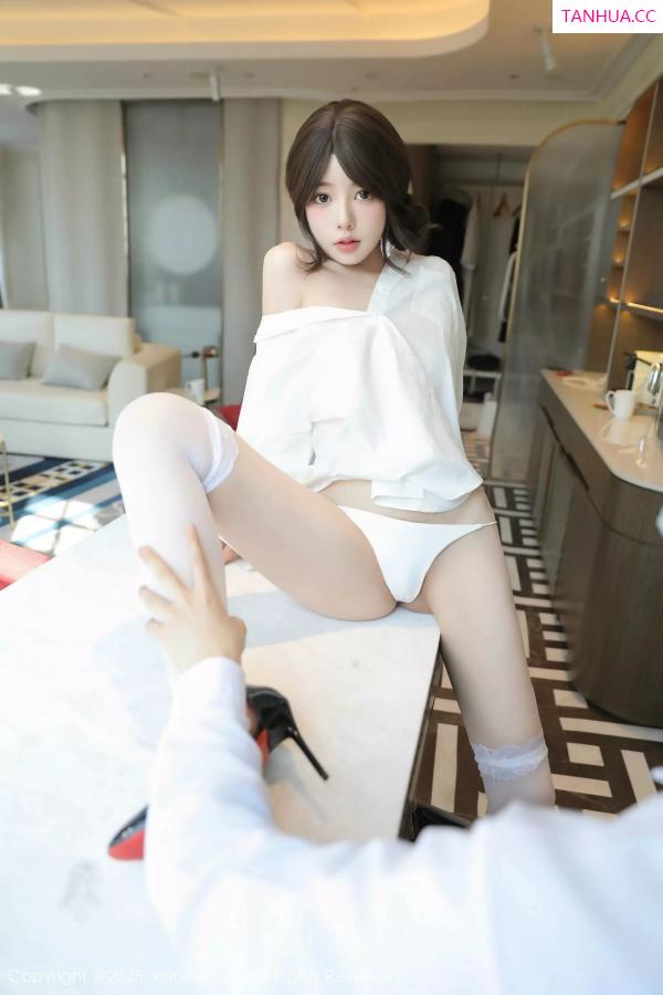   [XiuRen]高清写真图 2025.03.18 No.10036 桃妖夭 丝袜美腿第22张图片